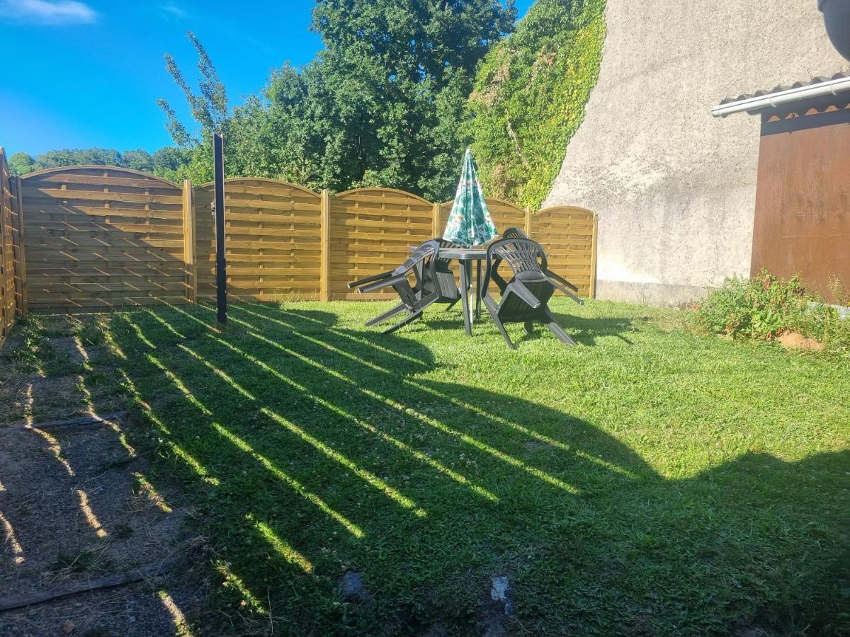Jolie Petite Maison Dans Village Fortifie Brigueuil エクステリア 写真